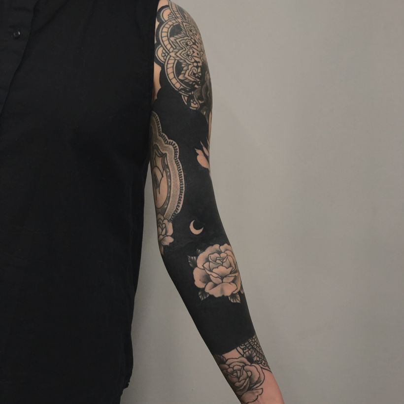Tatuajes BlackOut: Rellenos en negro sólido 7
