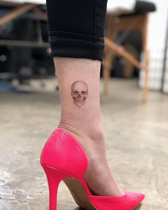 +42 Tatuajes de Calaveras: Ideas y Significados 14 +42 Tatuajes de Calaveras: Ideas y Significados 14